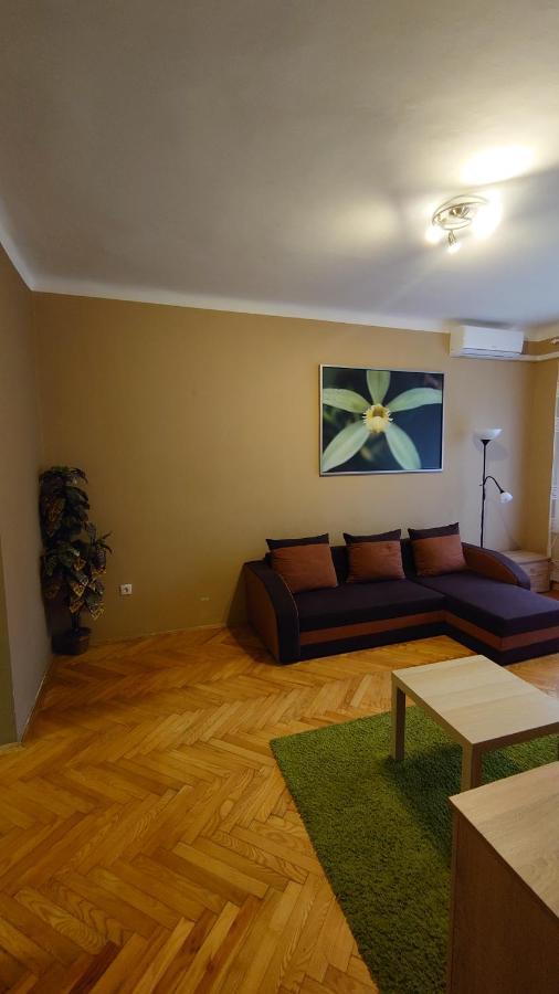 Koroesi Apartman Печ Екстериор снимка