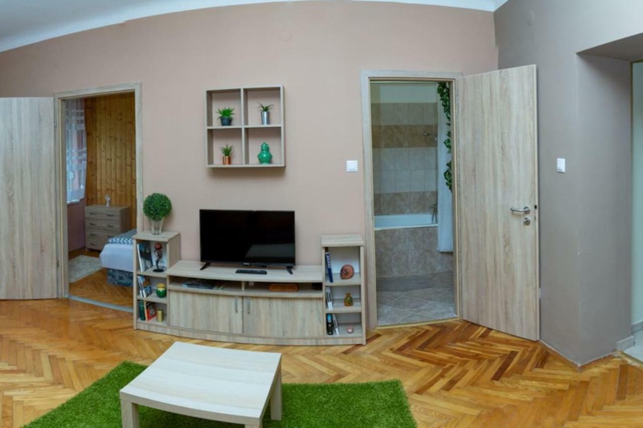 Koroesi Apartman Печ Екстериор снимка